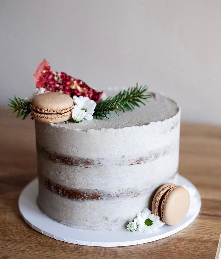 Do you want to bake a delicious and beautiful Christmas cake? Then these amazing design ideas can inspire you. #Christmas