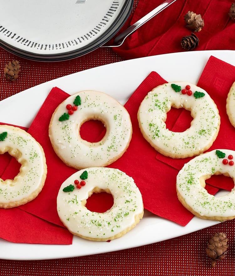 Cookies are the most important part of Christmas, so we have plenty of reasons to use the holiday time to prepare a batch of cute Christmas cookies. #Christmas