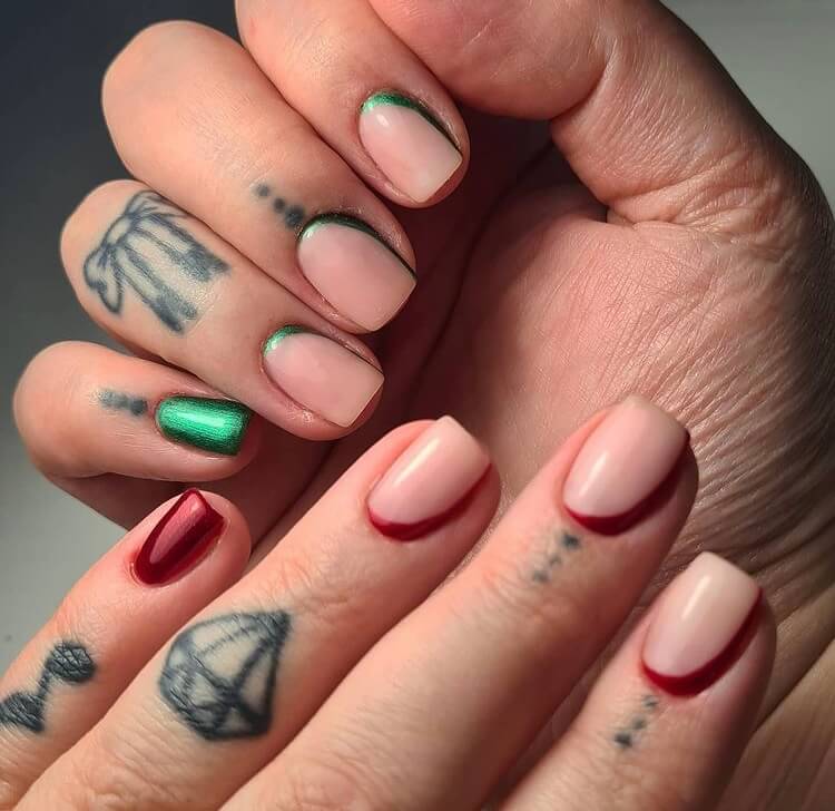 If you are looking for short Christmas nail designs for 2020, you can't miss these ideas, they will inspire you to get the best holiday nail designs of the year. #Christmasnails