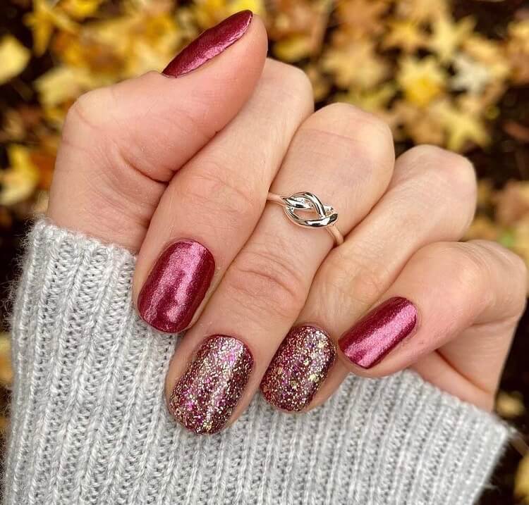 If you are looking for short Christmas nail designs for 2020, you can't miss these ideas, they will inspire you to get the best holiday nail designs of the year. #Christmasnails