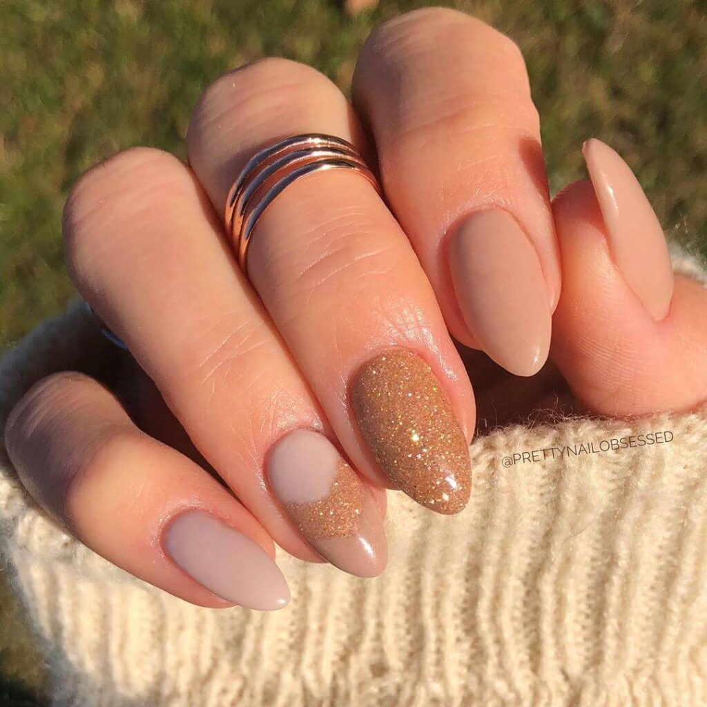 Nails Neutral Almond