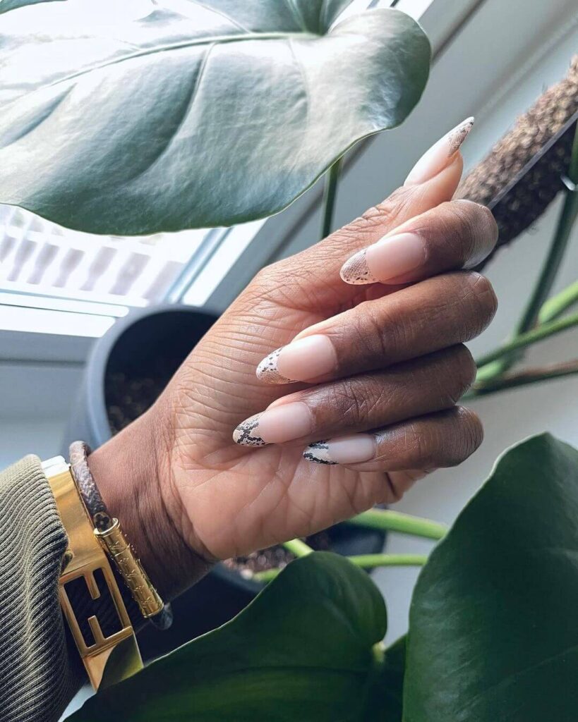 Snake French nail