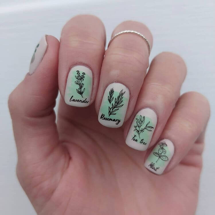 Short green nails