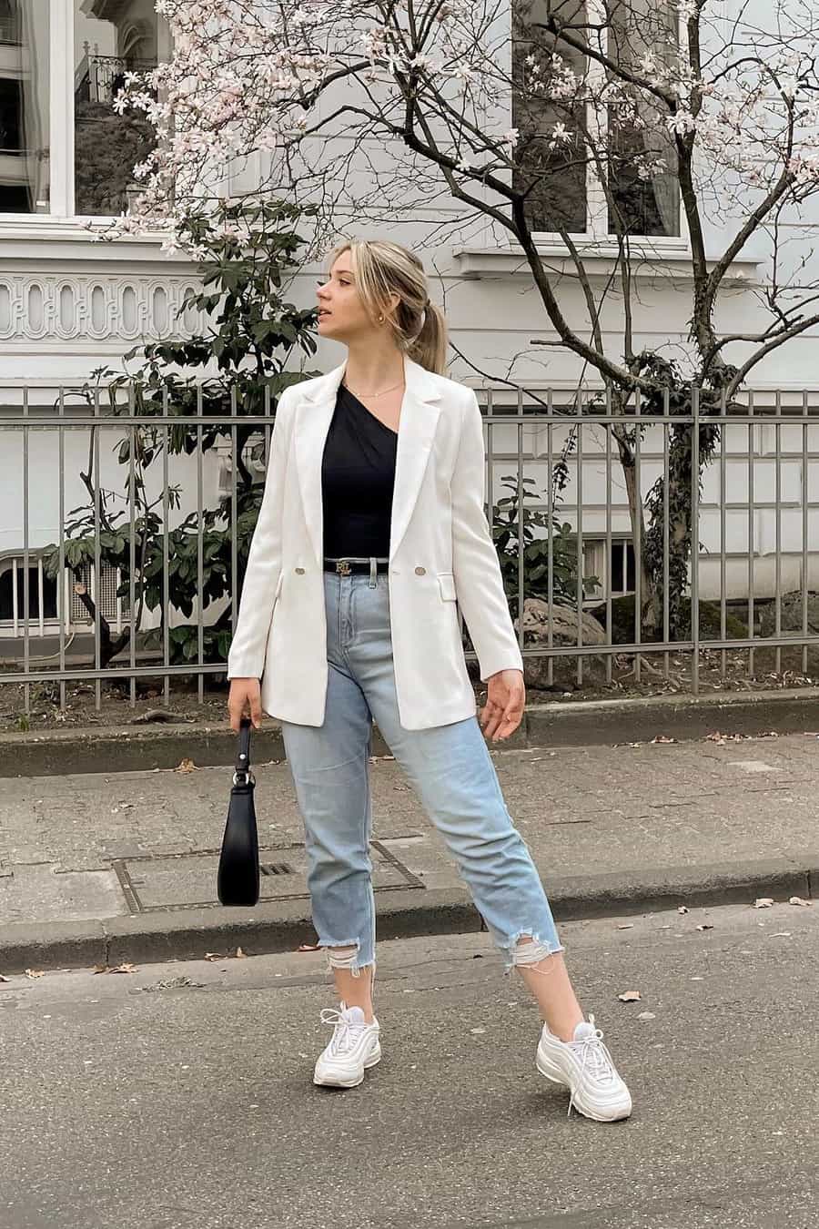 6 Best And Popular Mom Jeans Styles