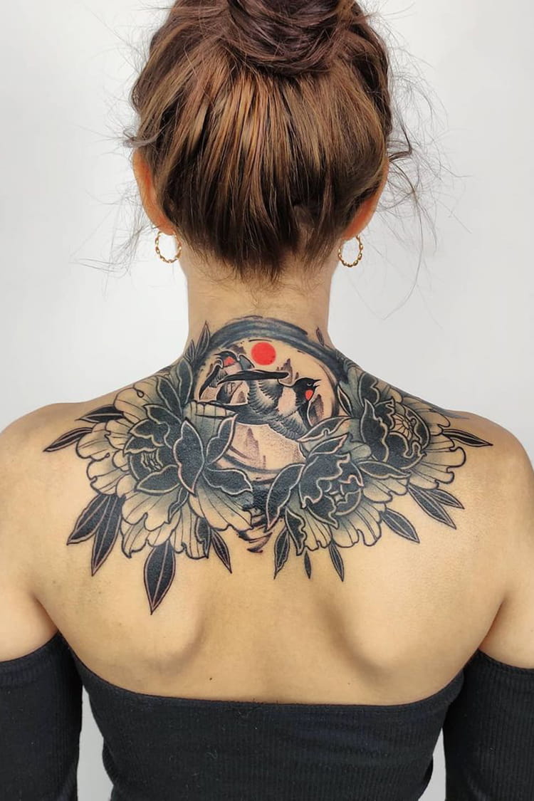 30 Glamorous Back Tattoo Ideas For Women