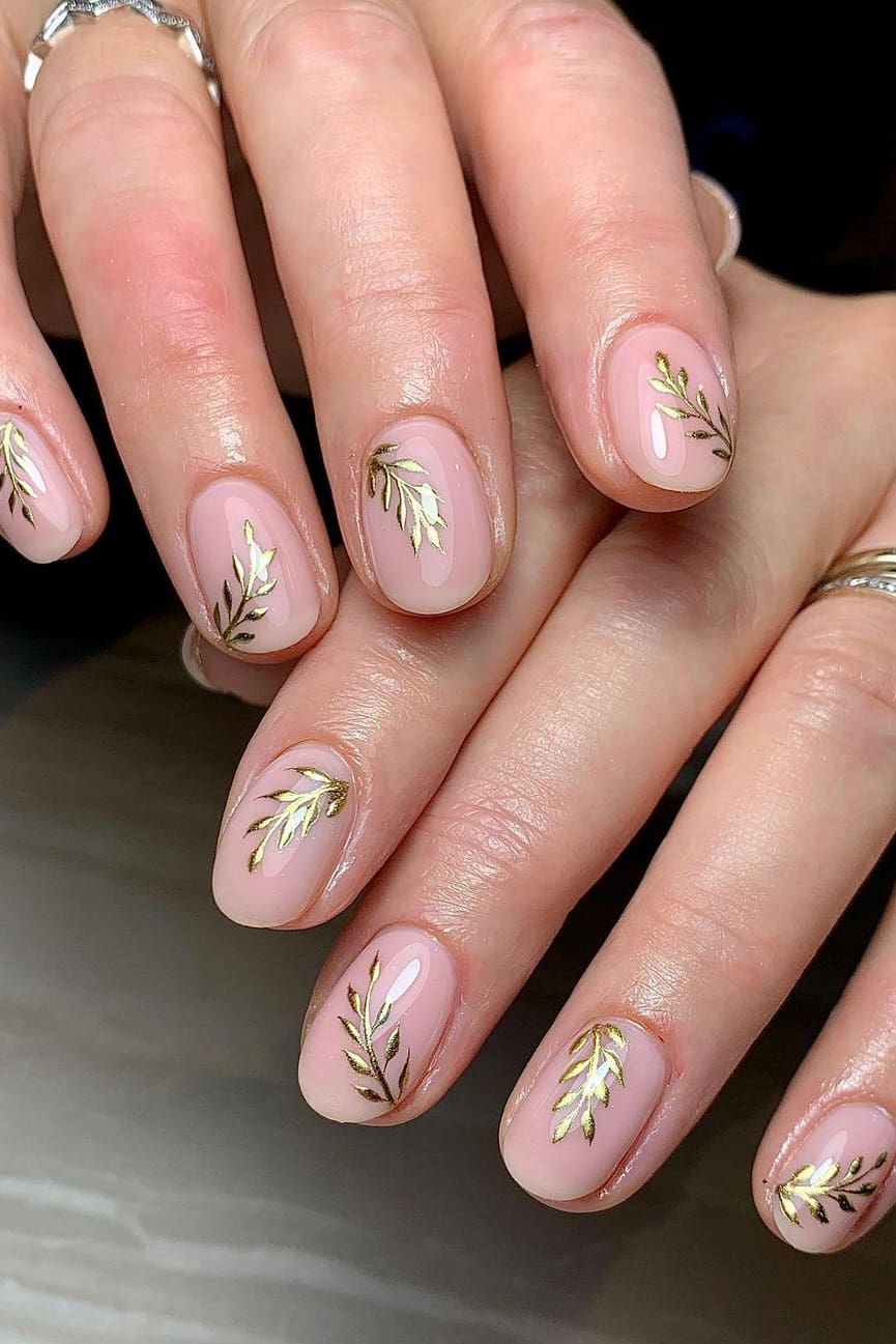 Elegant vegetal chrome nails