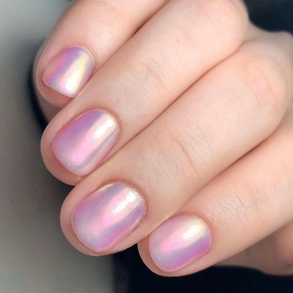 Light pink chrome short nails