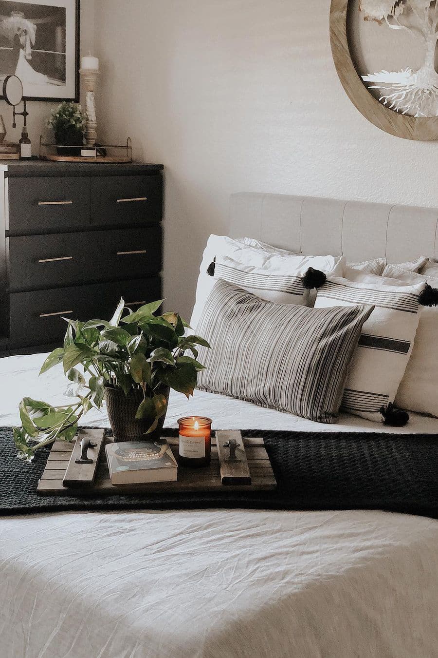 20 Cozy and Unique Small Bedroom Decorating Ideas