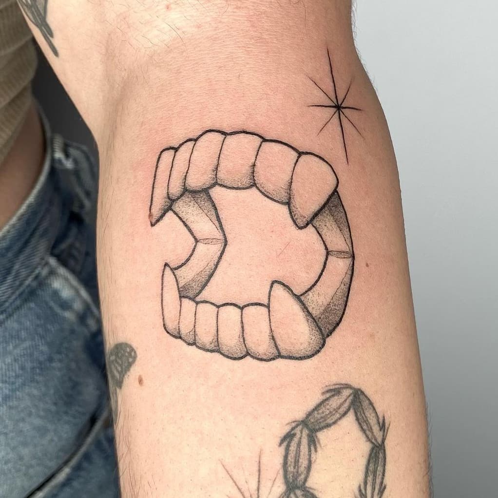 Tooth tattoo