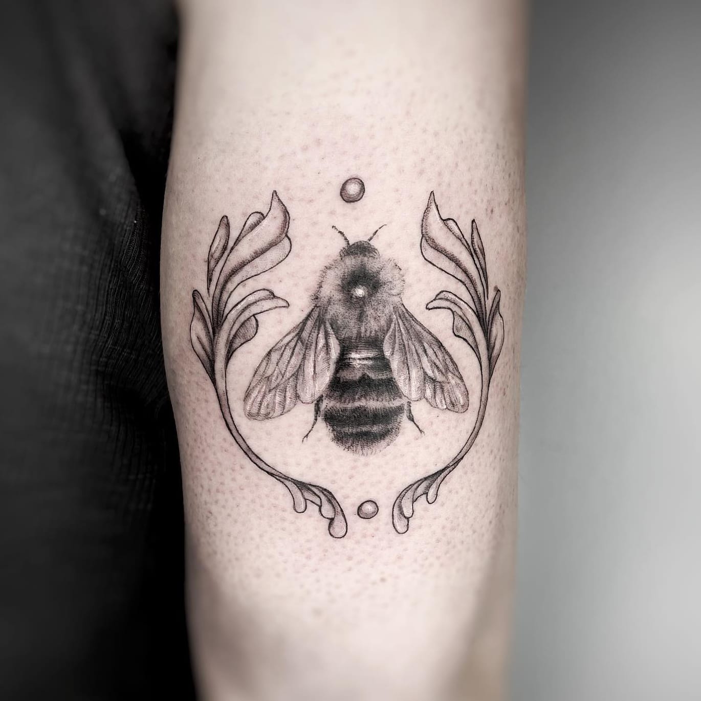 Bee Wreath Tattoo-1