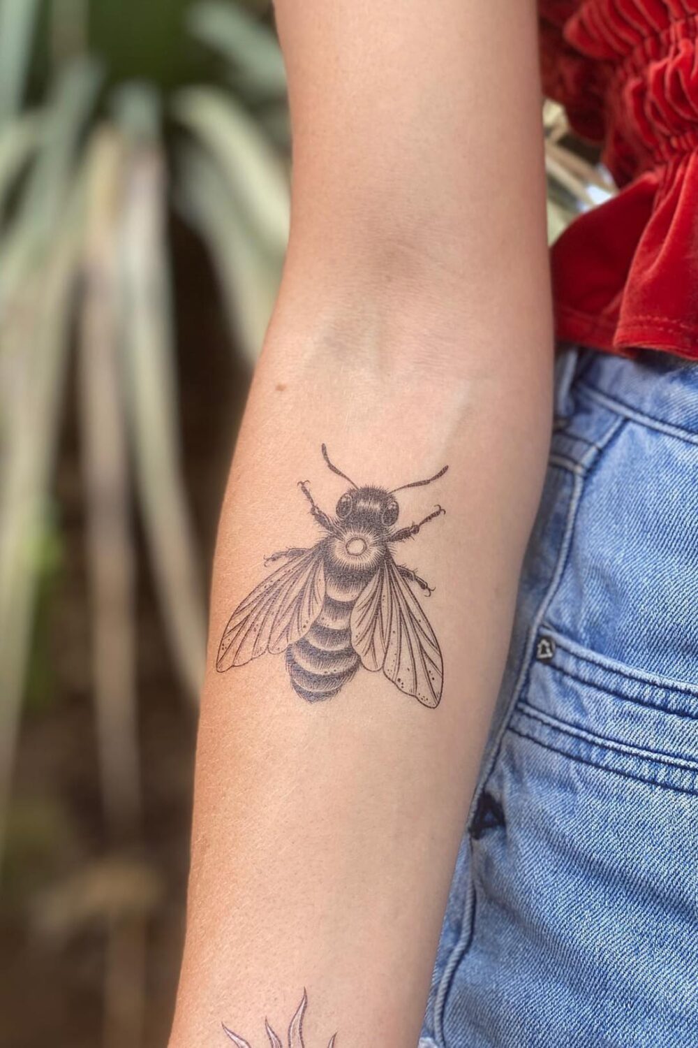 Realistic Bee Tattoo-1