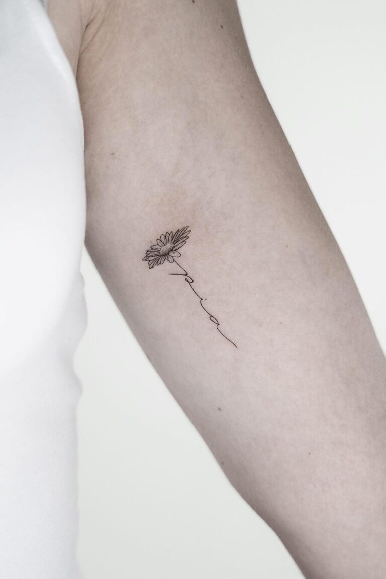 33 Fabulous Daisy Tattoo Ideas and Designs (2022)