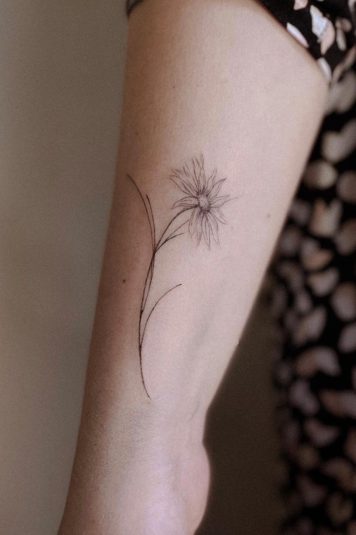 realistic daisy tattoo