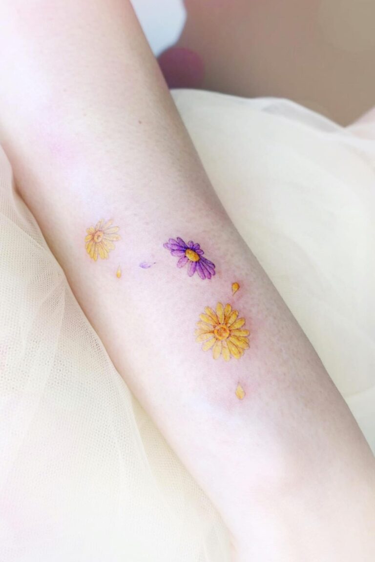 33 Fabulous Daisy Tattoo Ideas and Designs (2022)