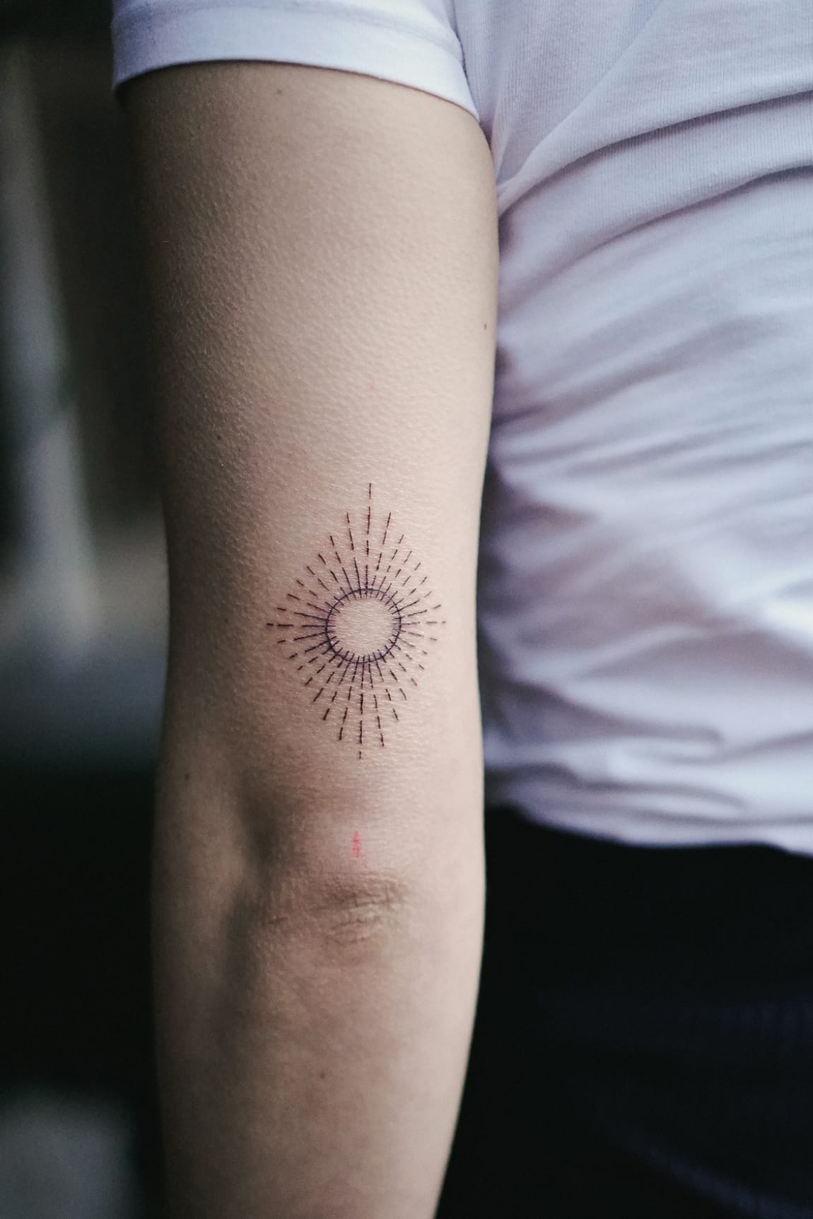 40 Brilliant Sun Tattoos For Women (2022 Guide)
