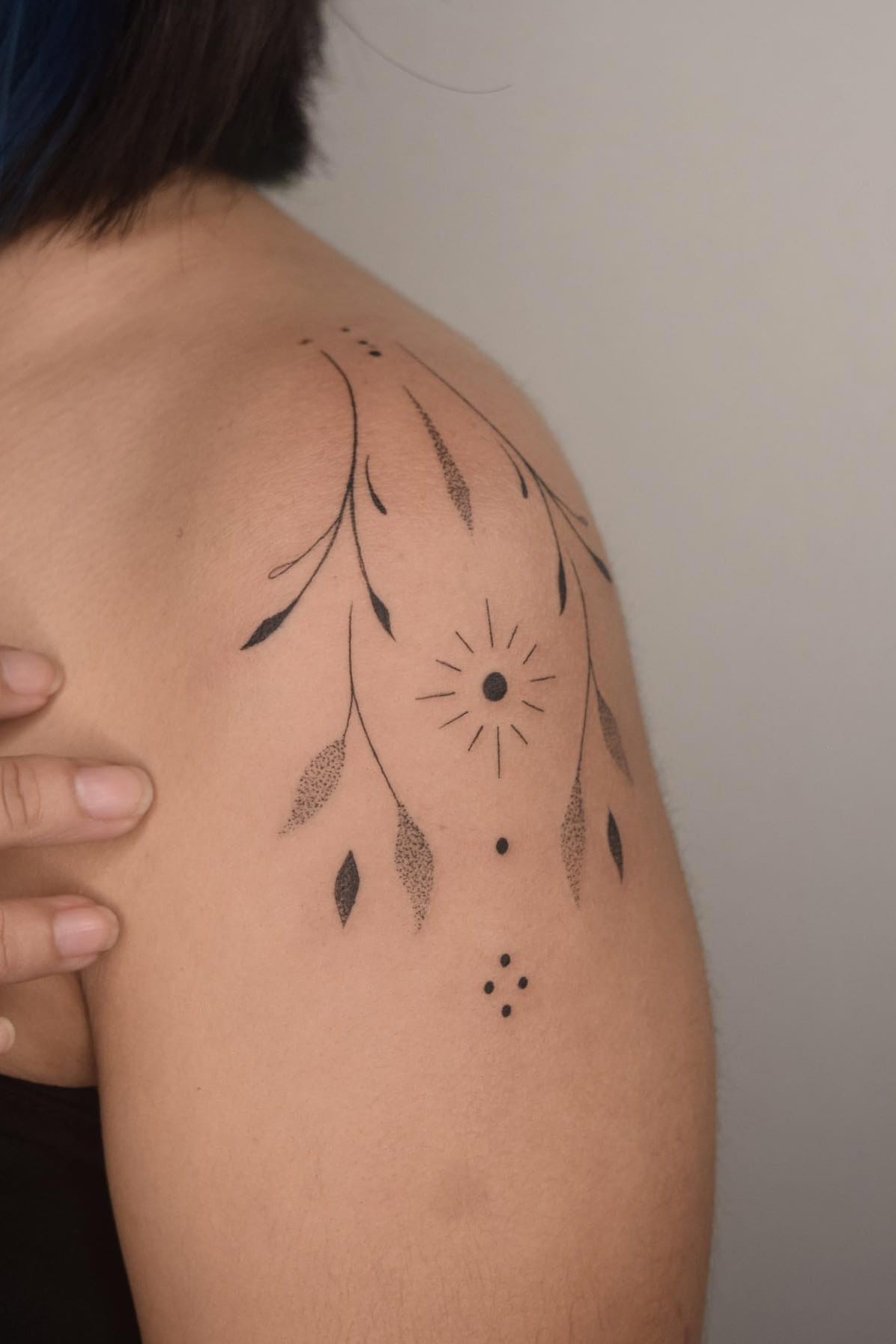 40 Brilliant Sun Tattoos For Women 2022 Guide   Sun Tattoo 28 