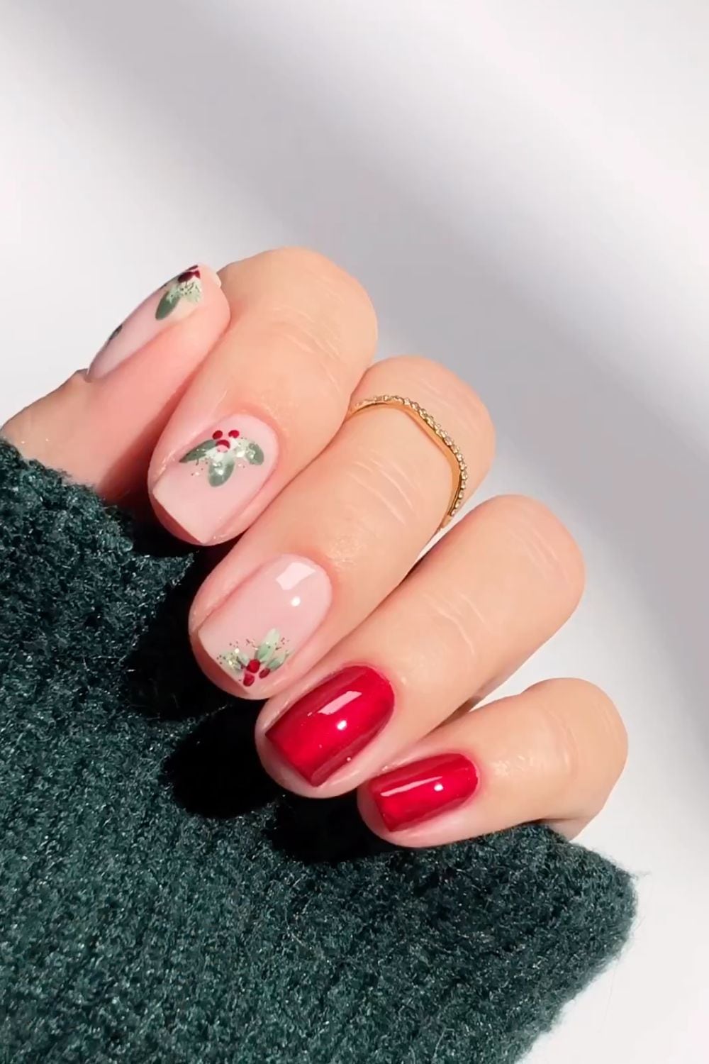 Simple and Elegant Christmas Short Nails