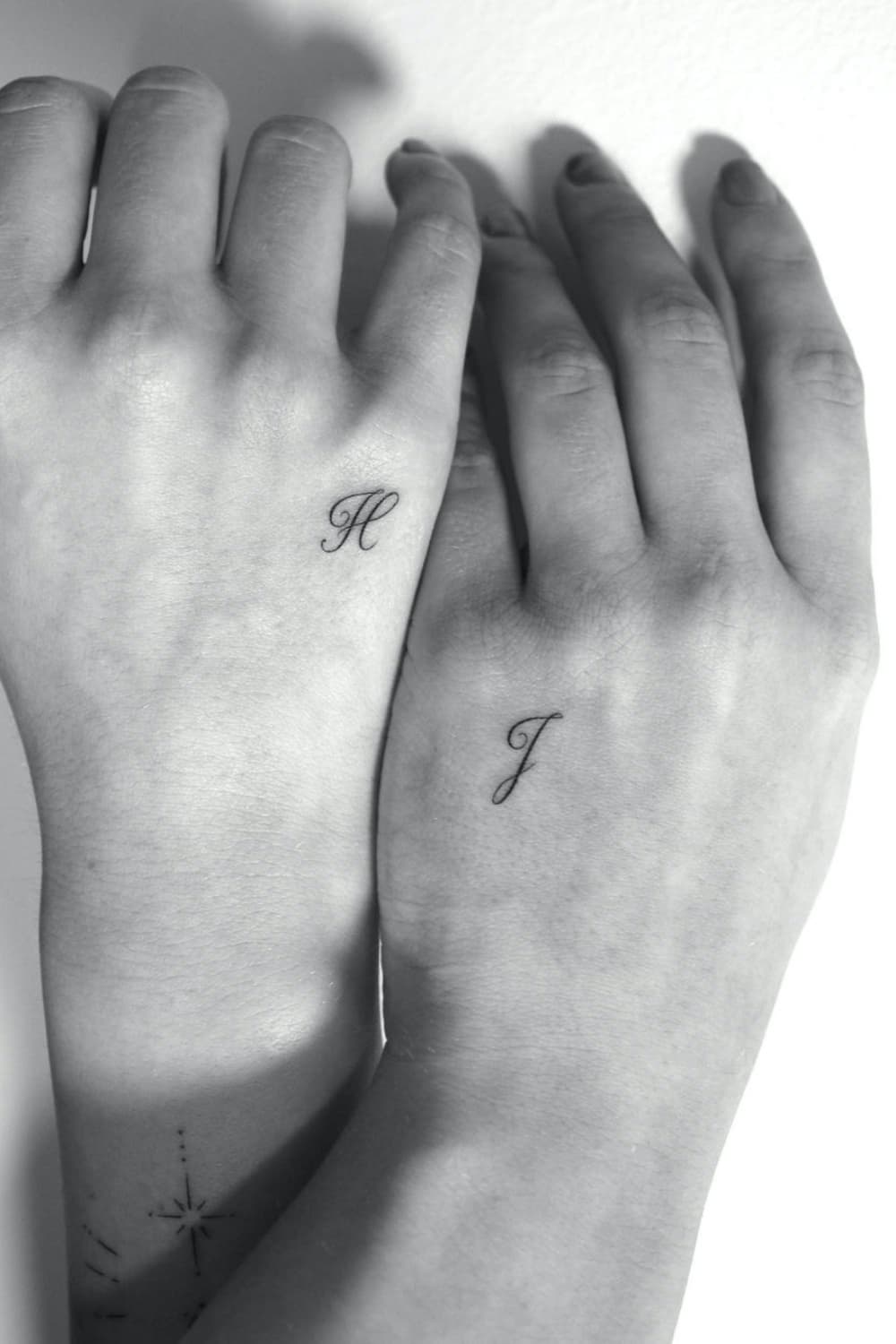 36 Best Small Hand Tattoo Ideas