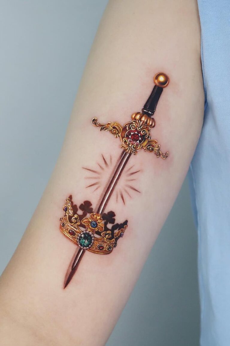 39 Unique Crown tattoo Ideas